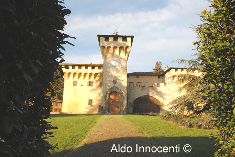 CASTELLO DI CAFAGGIOLO: CASTELLO 2' IMMAGINE